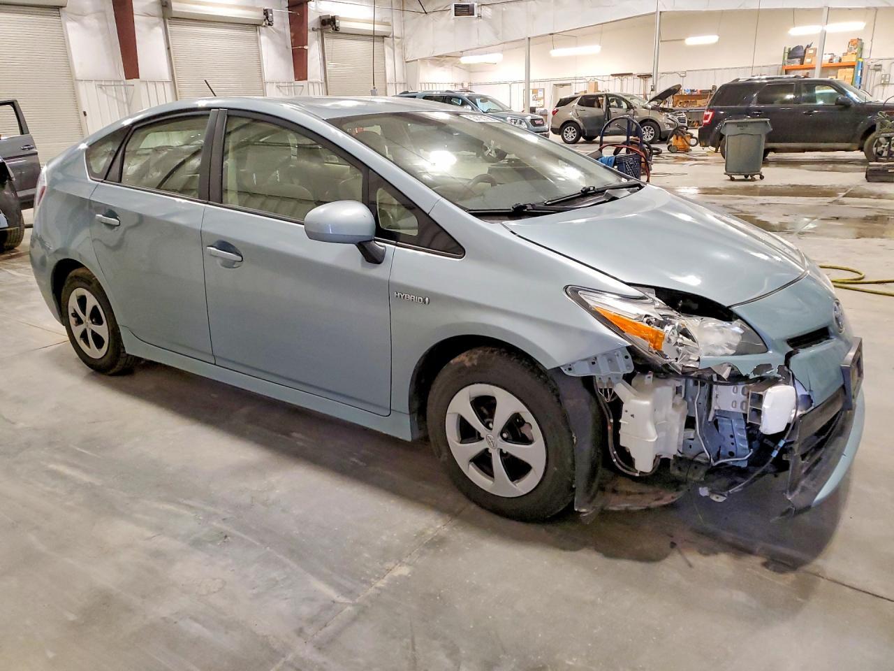 2013 Toyota Prius Three - Image 4