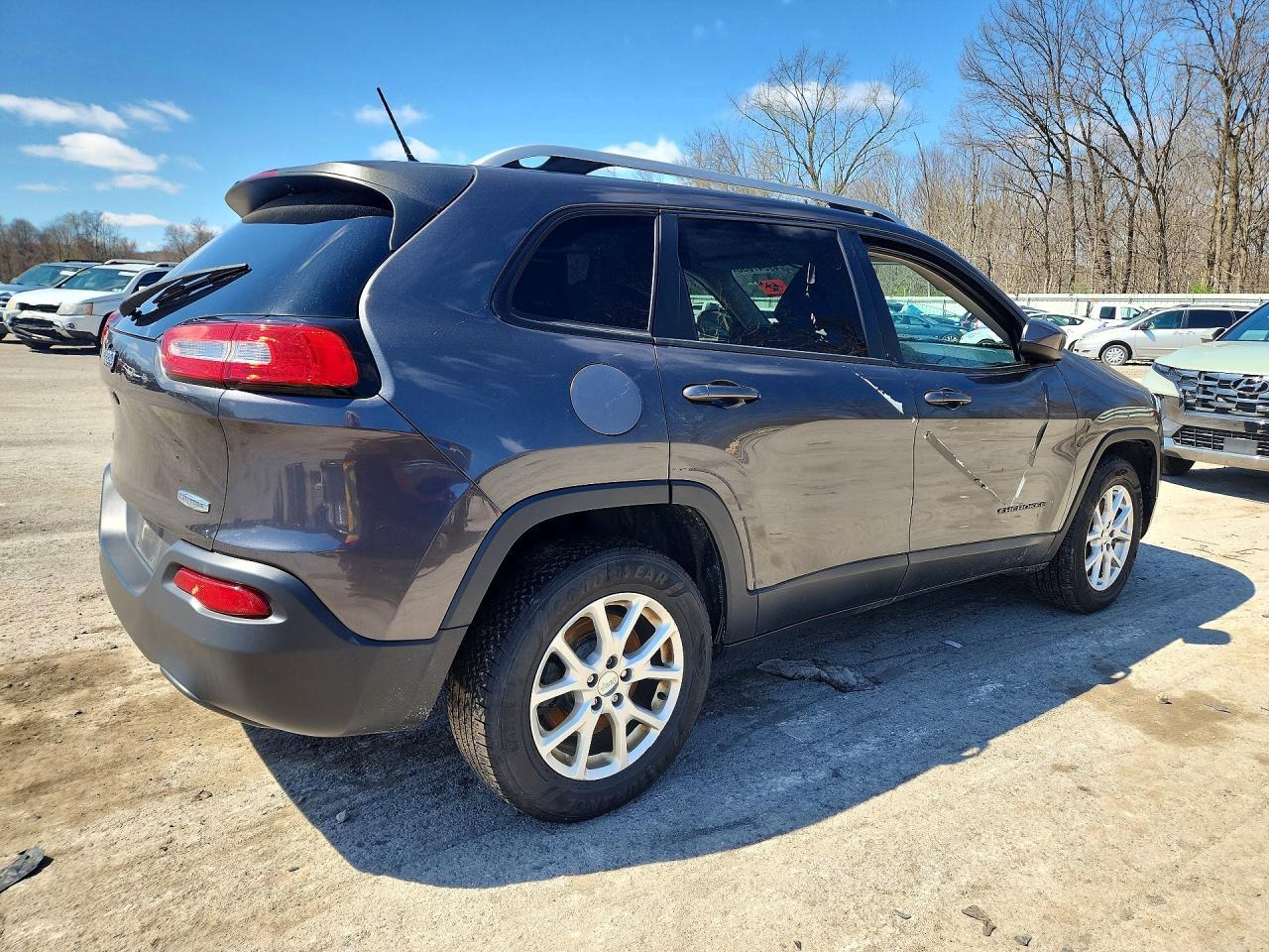 2015 Jeep Cherokee Latitude - Фото 3