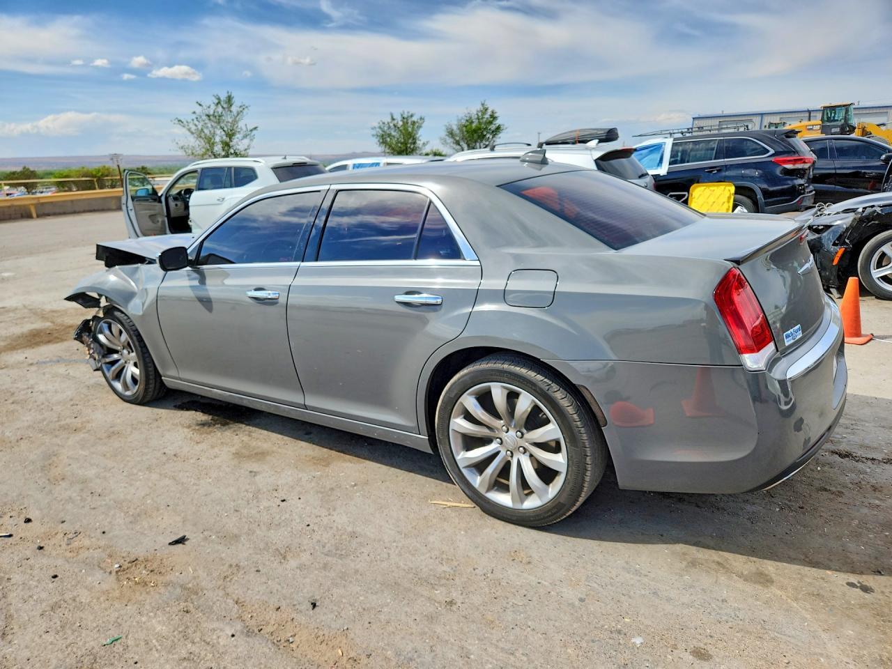 2018 Chrysler 300 Limited - Фото 2