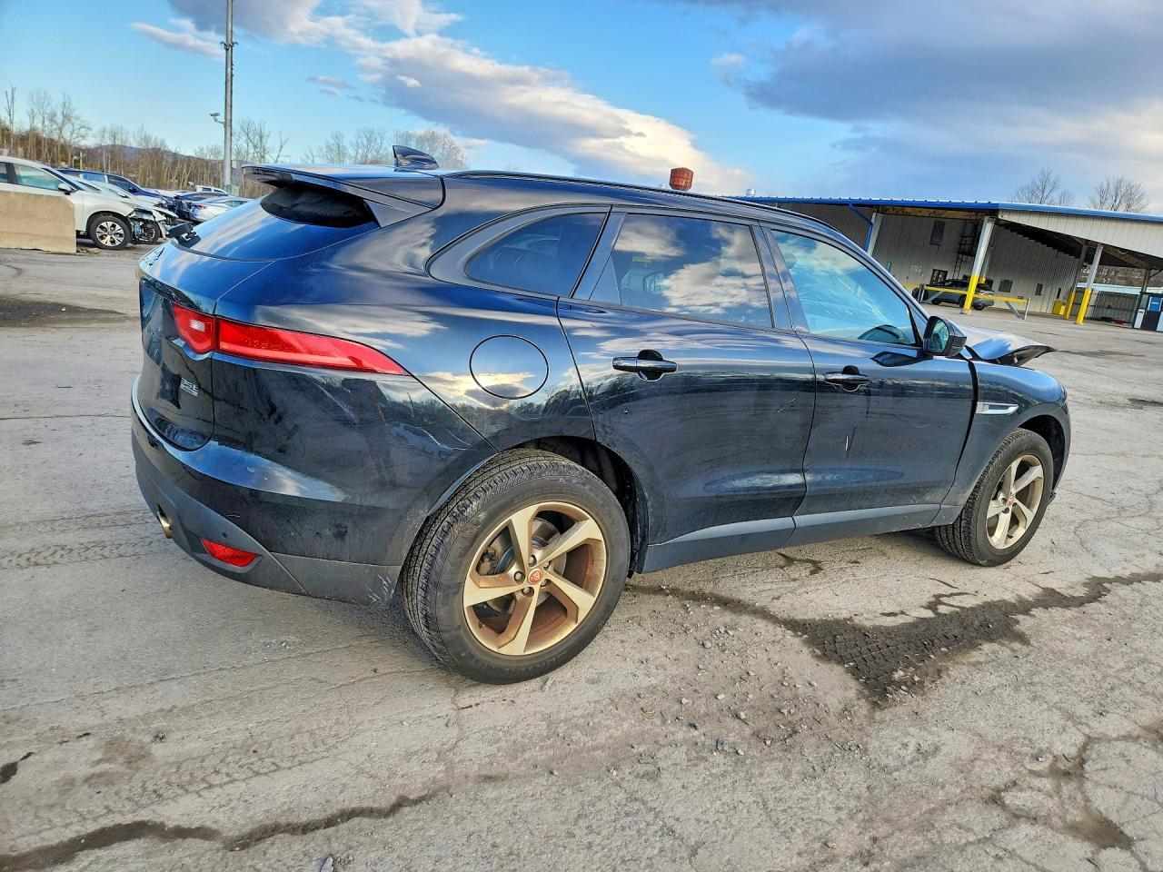 2018 Jaguar F-Pace Premium - Image 3
