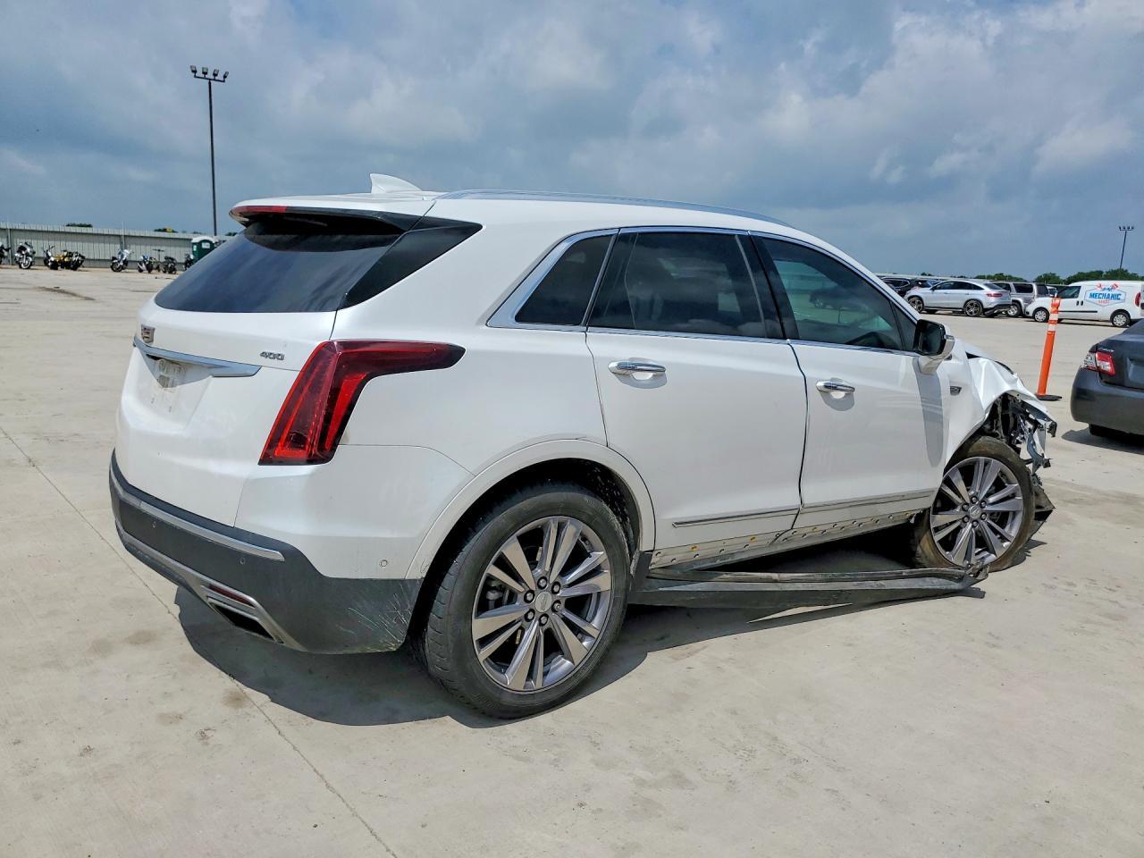 2024 Cadillac Xt5 Premium Luxury - Image 3