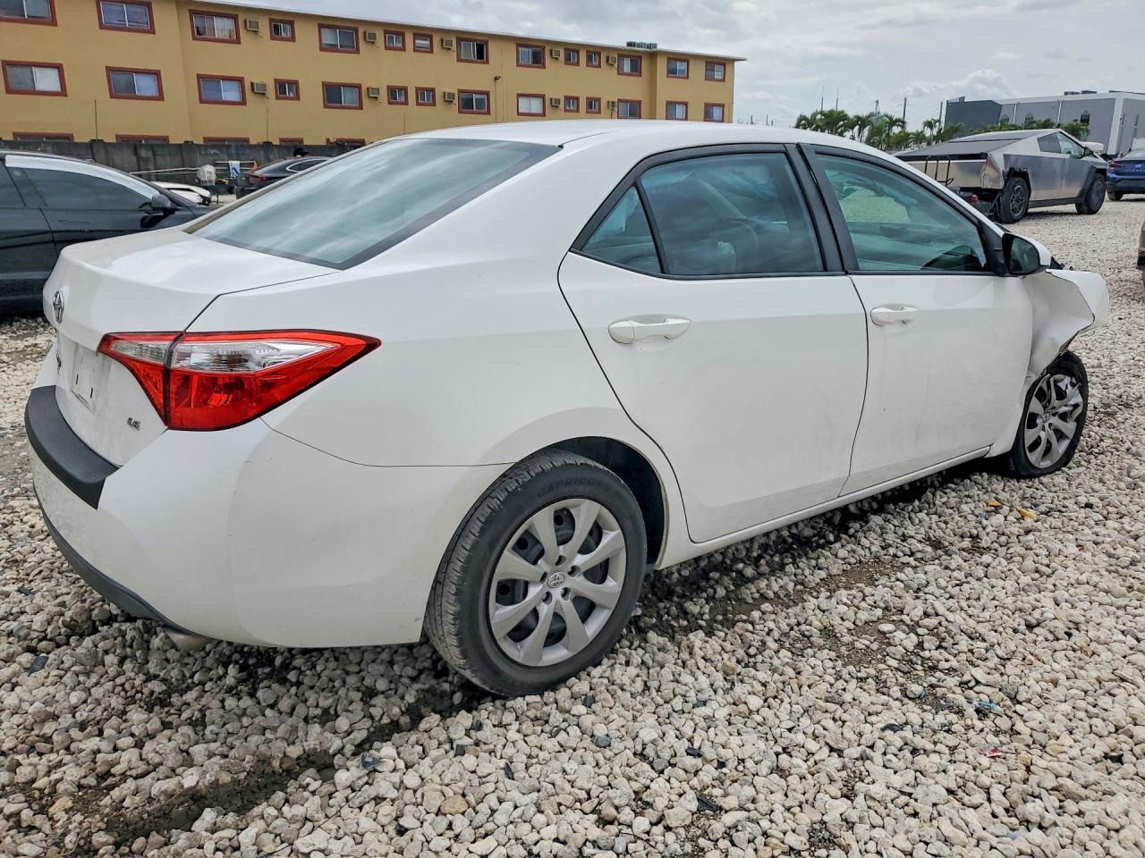 2015 Toyota Corolla Le - Фото 3