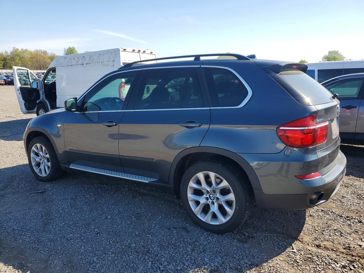 2013 BMW X5 xDrive35I - Image 2