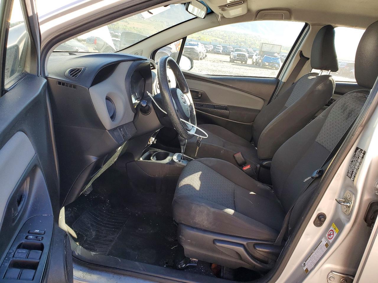 2015 Toyota Yaris 5-Door L - Фото 7