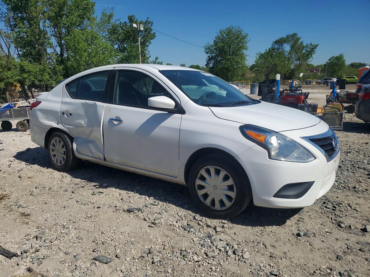 2019 Nissan Versa Sv - Image 4