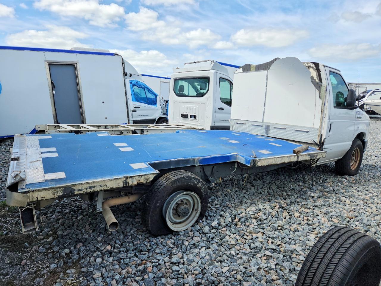 2023 Ford E350 Flatbed Truck - Фото 3