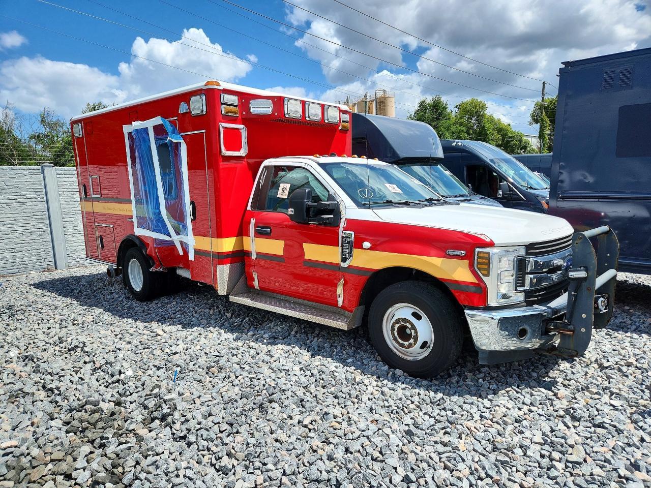 2019 Ford F350 Super Duty - Image 4