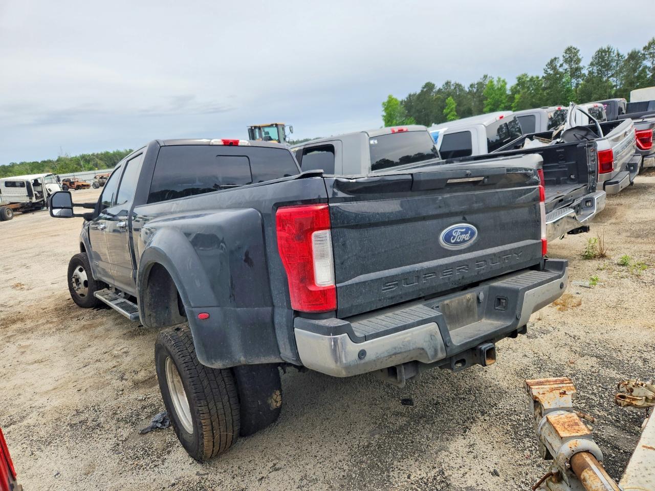 2019 Ford F350 Super Duty - Фото 2