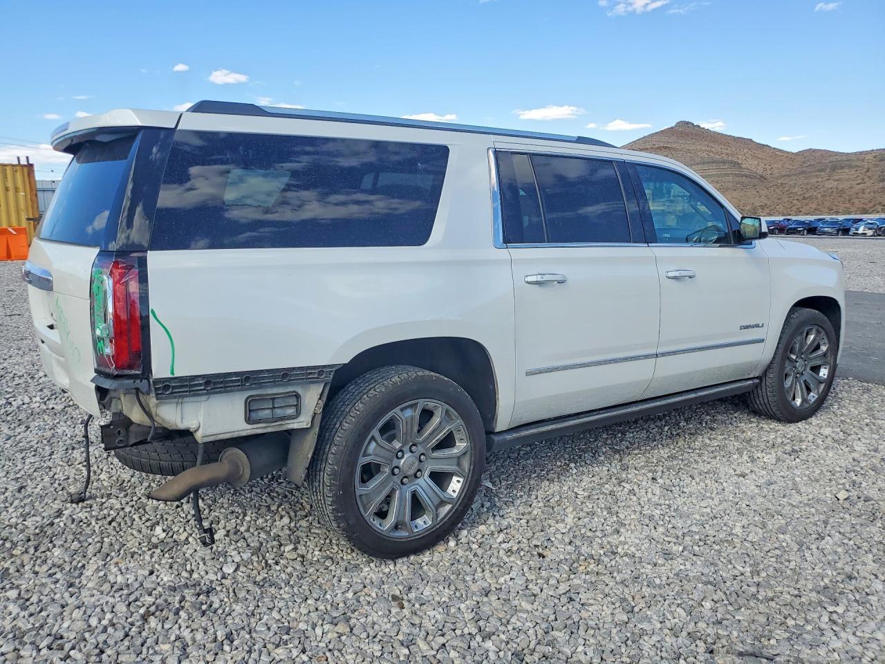 2017 GMC Yukon Xl Denali - Image 3
