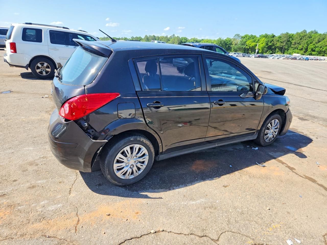 2011 Nissan Versa 1.8 S - Image 3