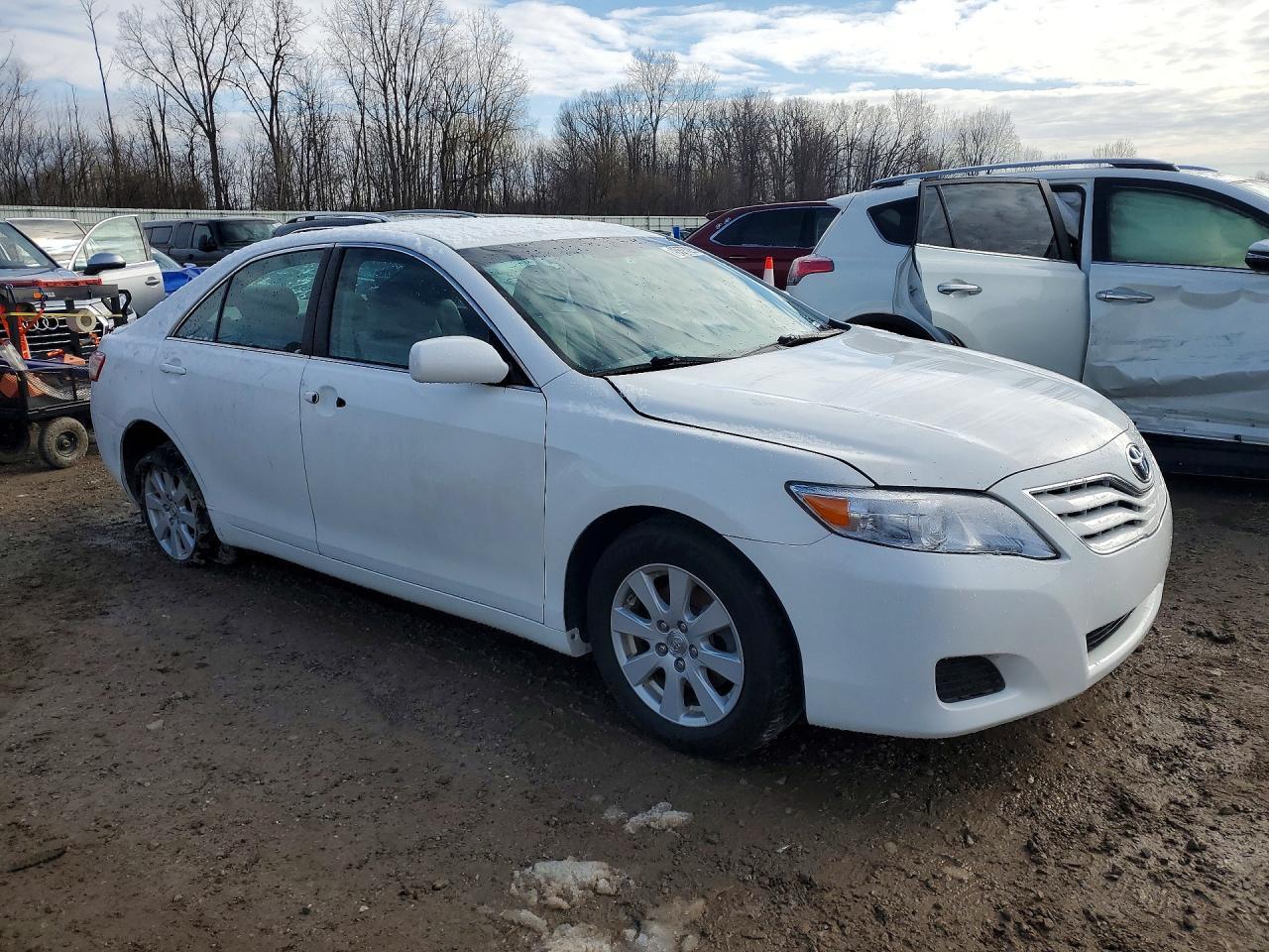 2011 Toyota Camry Le - Фото 4