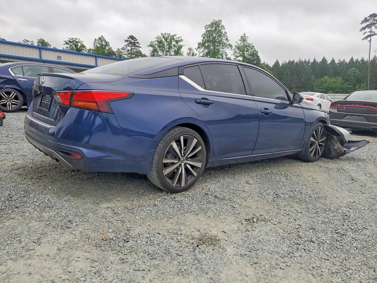 2021 Nissan Altima Sr - Фото 3