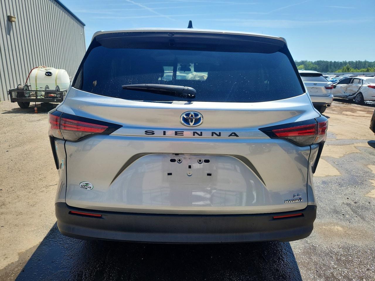 2021 Toyota Sienna Le - Image 6