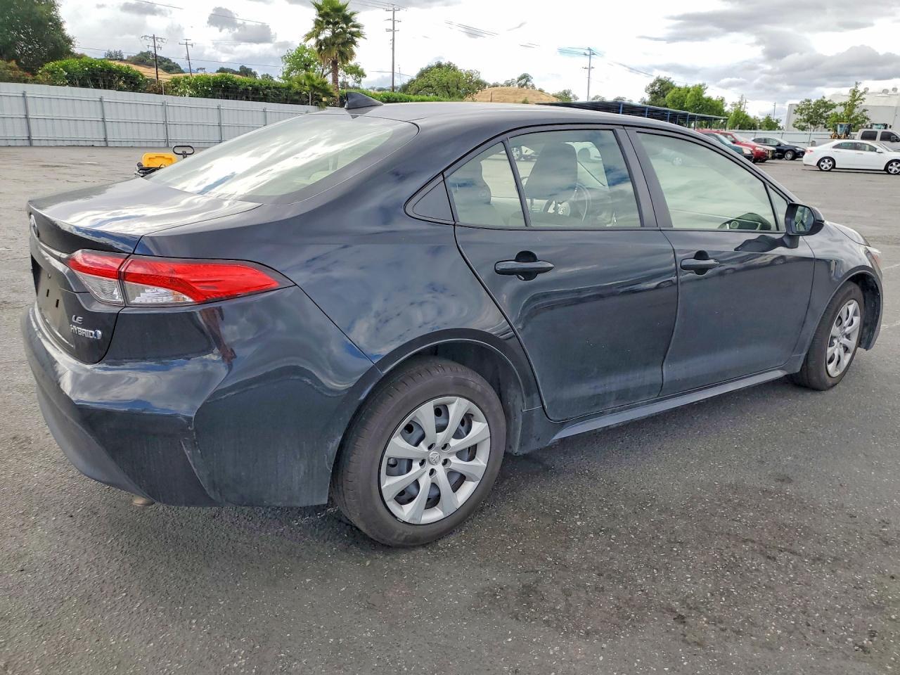 2023 Toyota Corolla Hybrid Le - Image 3