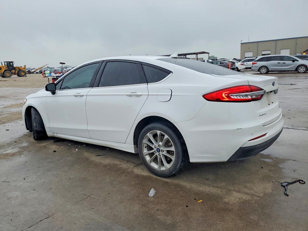2020 Ford Fusion Se - Фото 2
