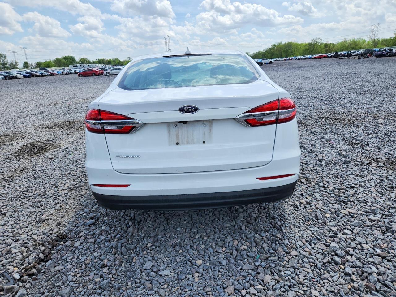 2020 Ford Fusion S - Image 6