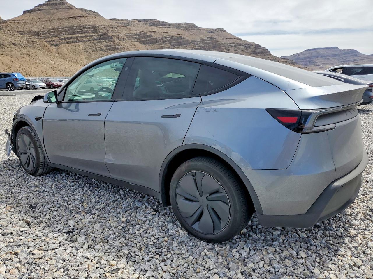 2026 Tesla Model Y - Фото 2