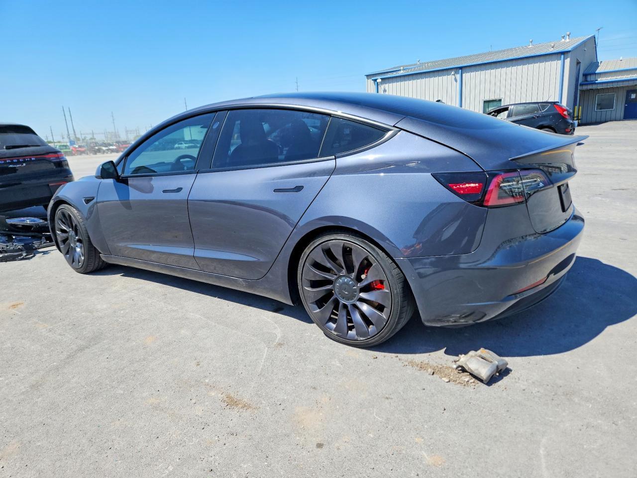 2021 Tesla Model 3 - Фото 2