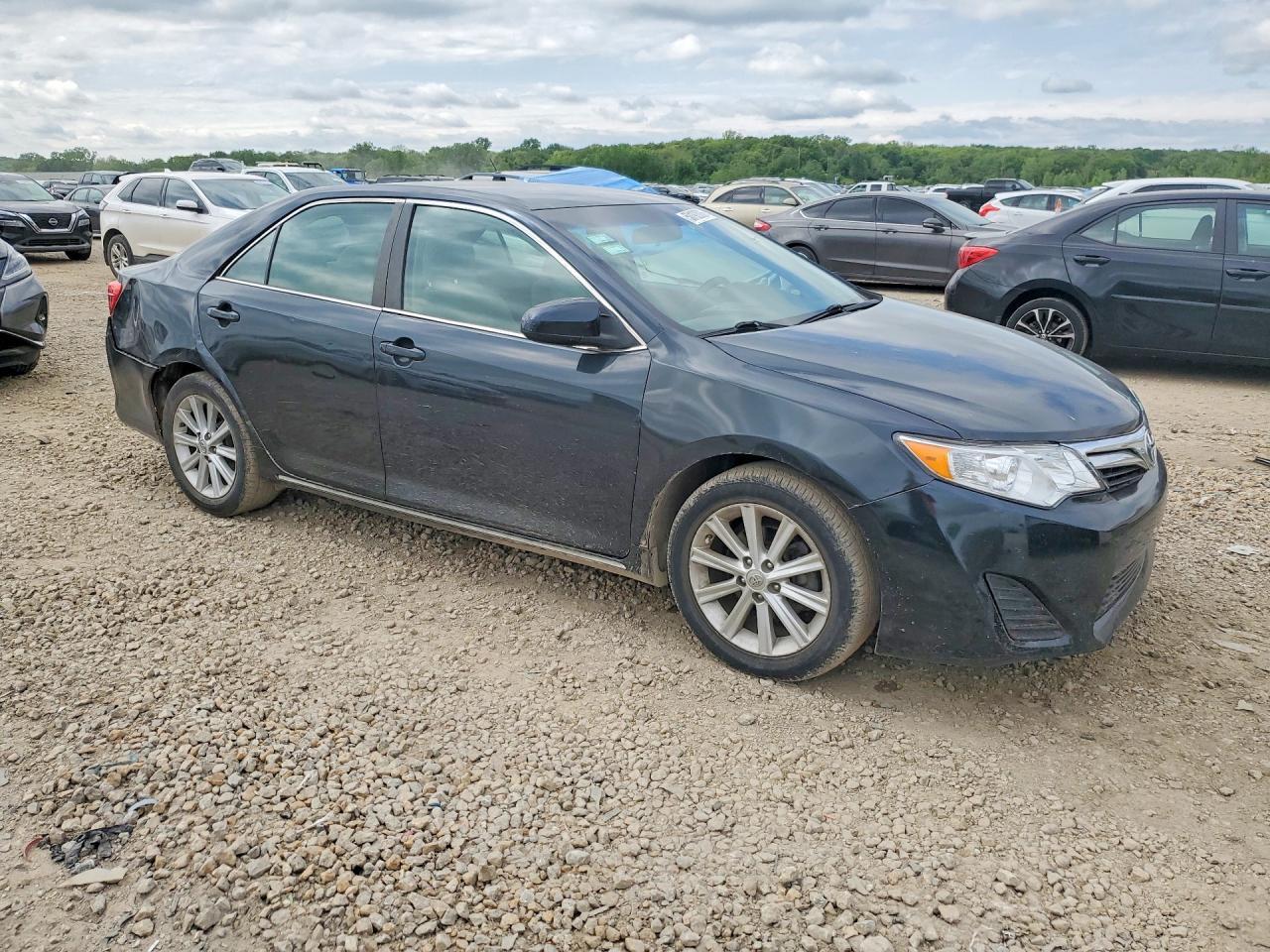 2013 Toyota Camry Le - Фото 4