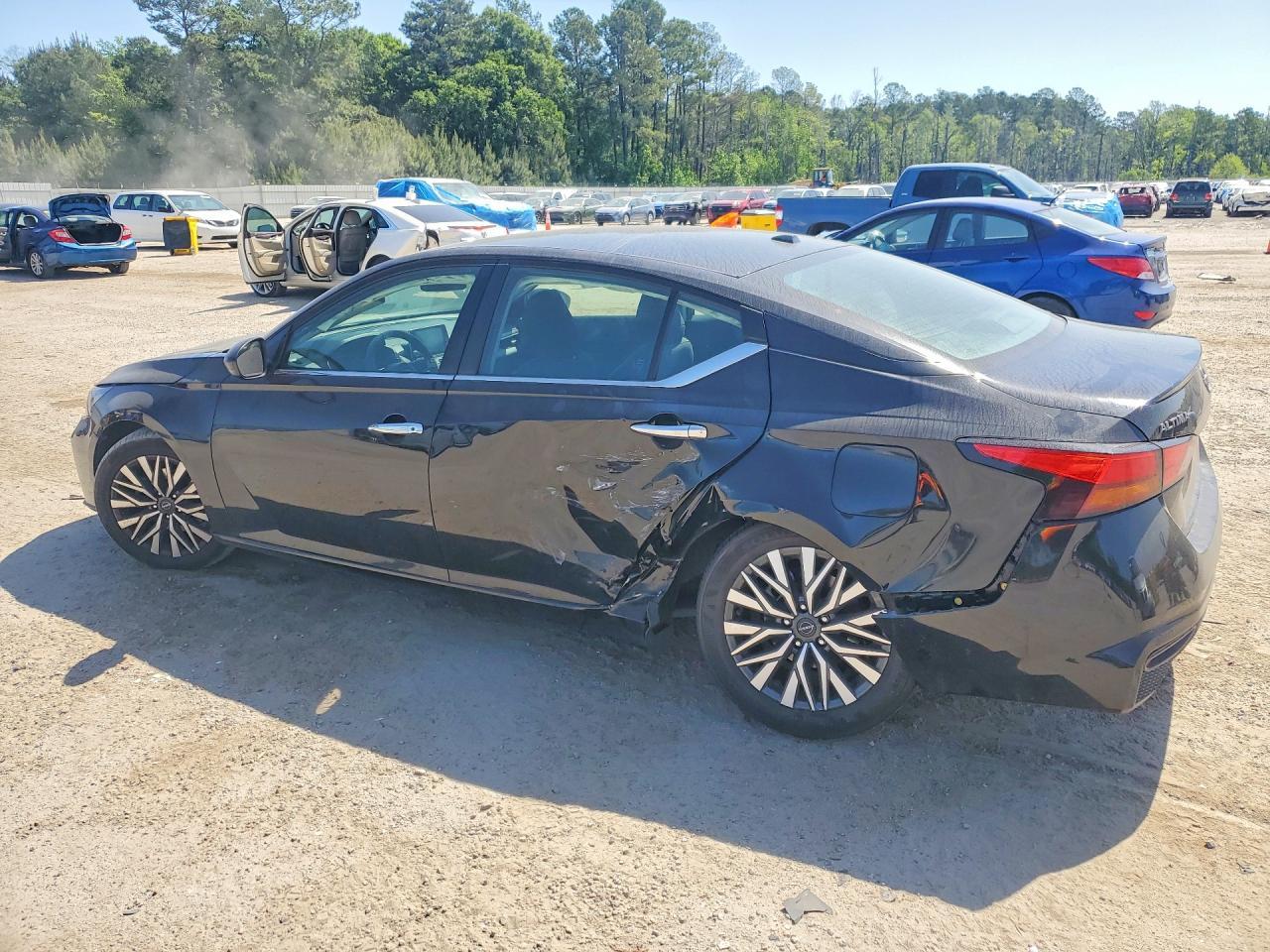 2024 Nissan Altima Sv - Image 2