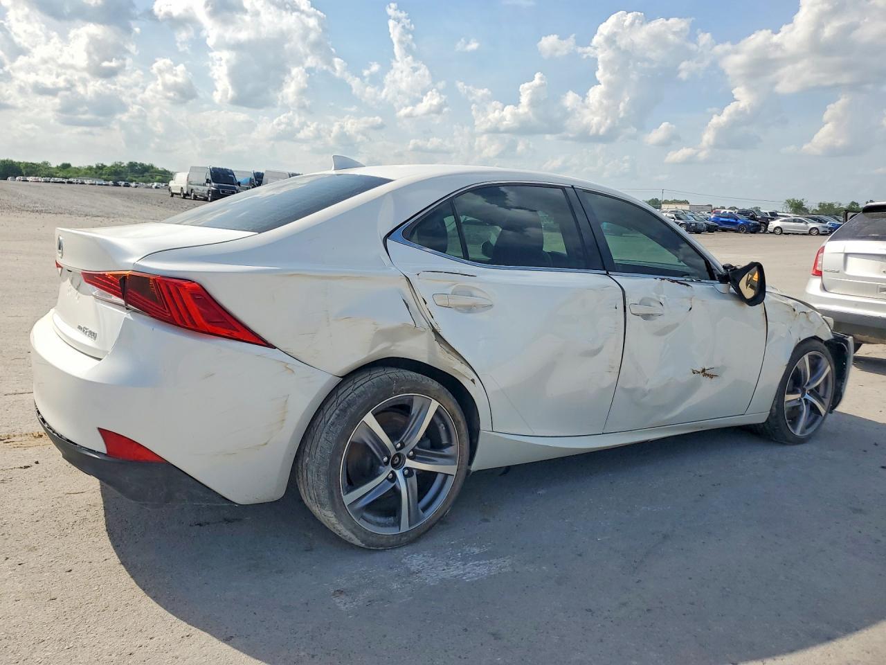 2017 Lexus Is 300 - Фото 3
