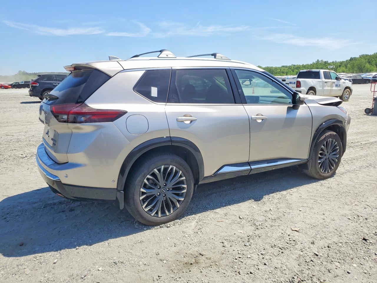 2026 Nissan Rogue Platinum - Image 3