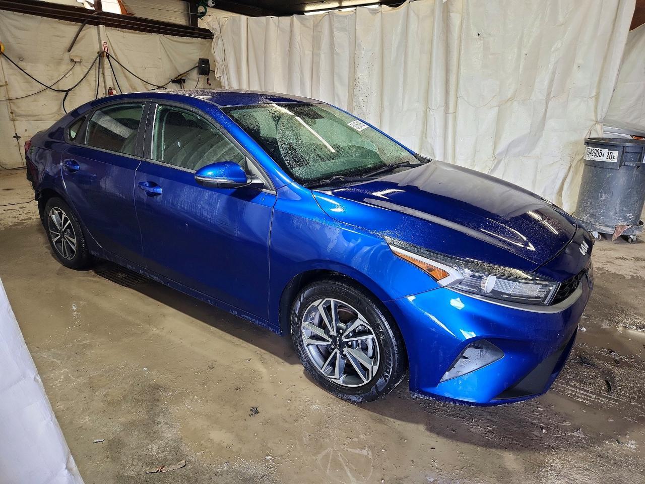 2023 Kia Forte Lxs - Image 4