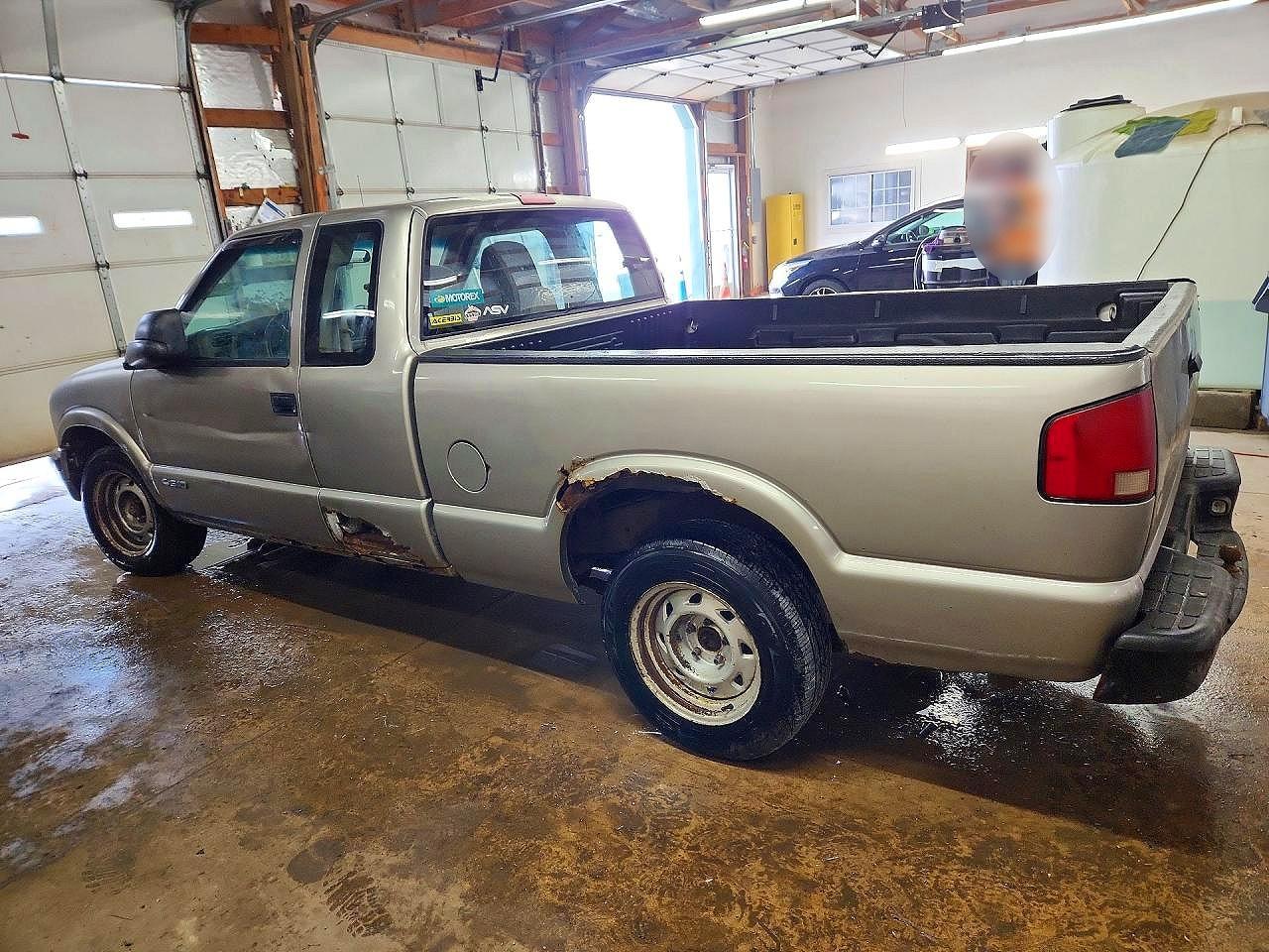 2001 Chevrolet S Truck S10 - Фото 2