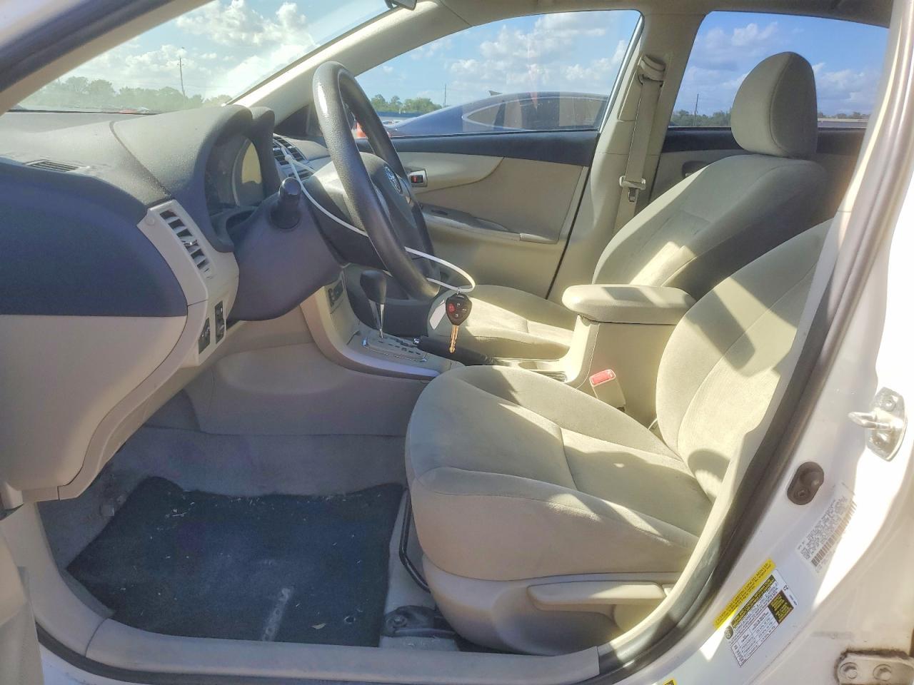 2013 Toyota Corolla Le - Image 7