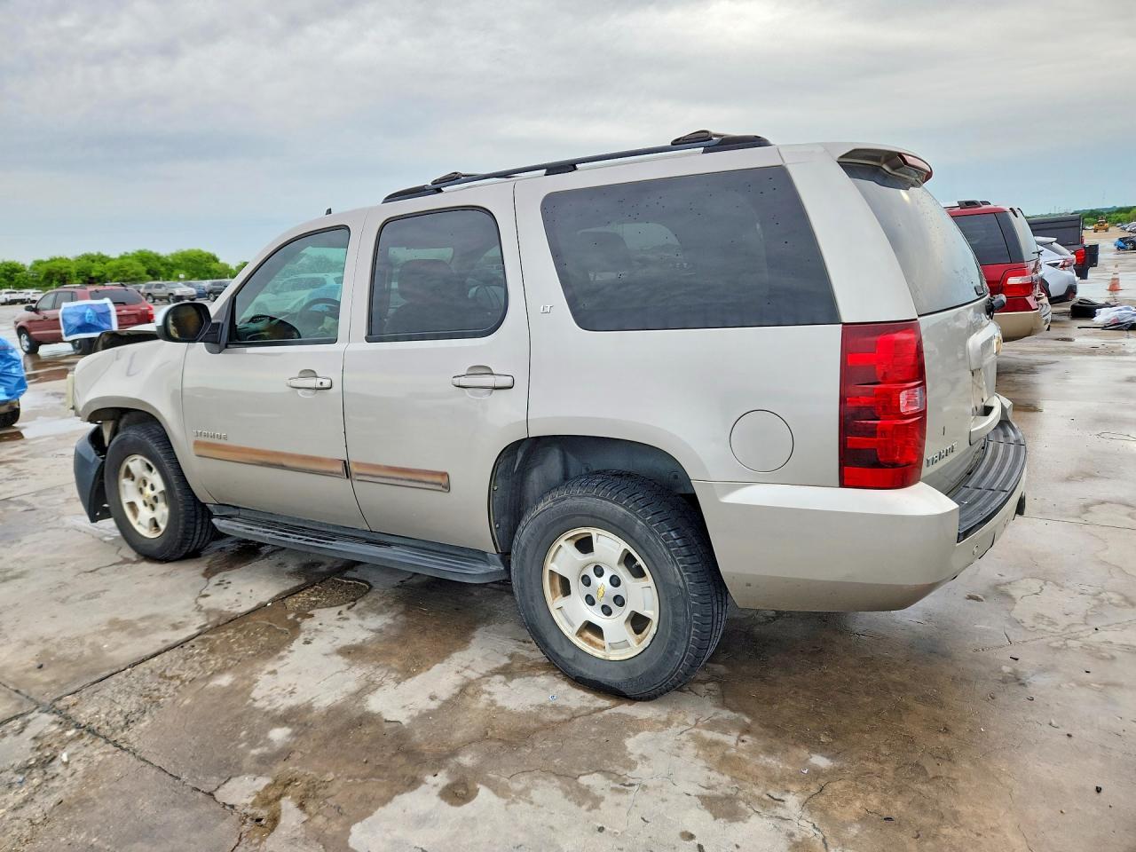 2007 Chevrolet Tahoe C1500 - Image 2