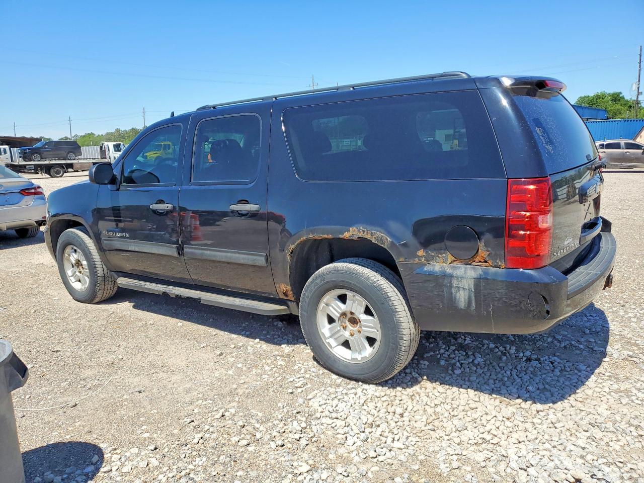 2010 Chevrolet Suburban K1500 Ls - Фото 2