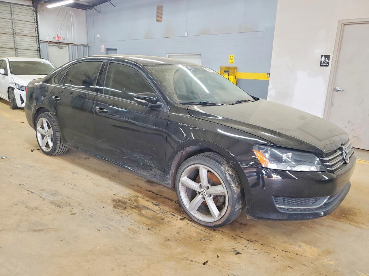 2012 Volkswagen Passat - Image 4