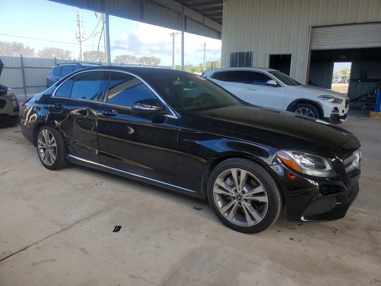 2018 Mercedes-Benz C 300 - Фото 4