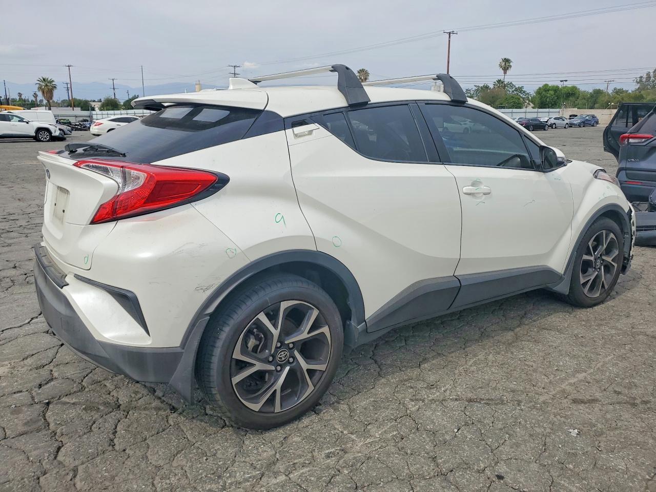 2020 Toyota C-Hr Xle - Image 3