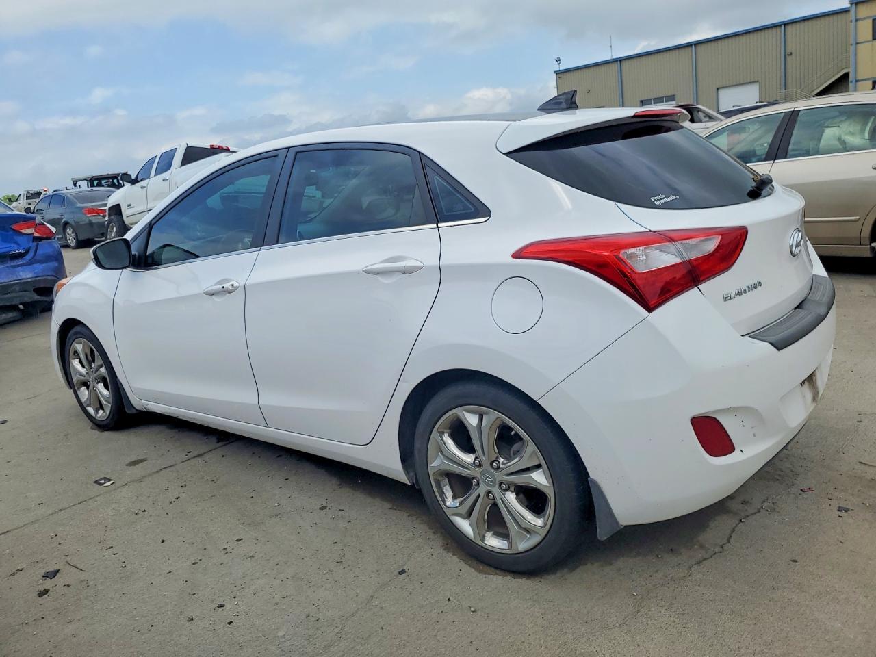 2013 Hyundai Elantra Gt Base - Image 2