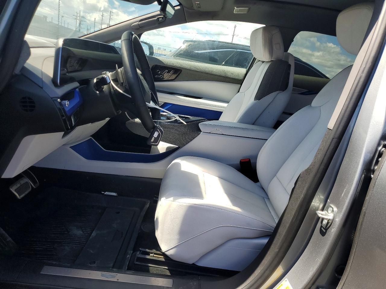 2025 Cadillac Optiq Sport - Фото 7