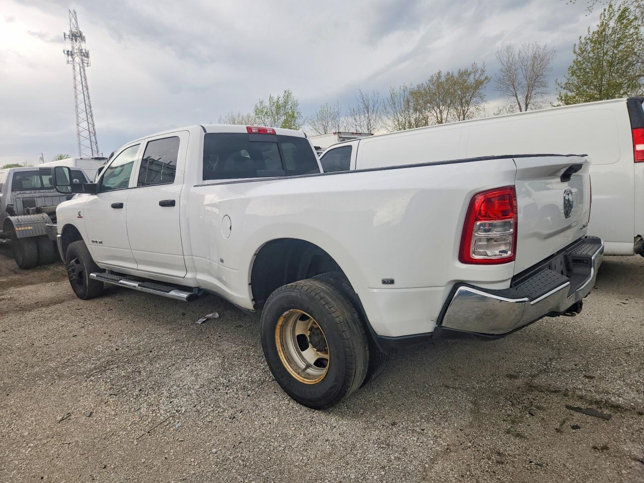 2022 Ram 3500 Tradesman - Фото 2