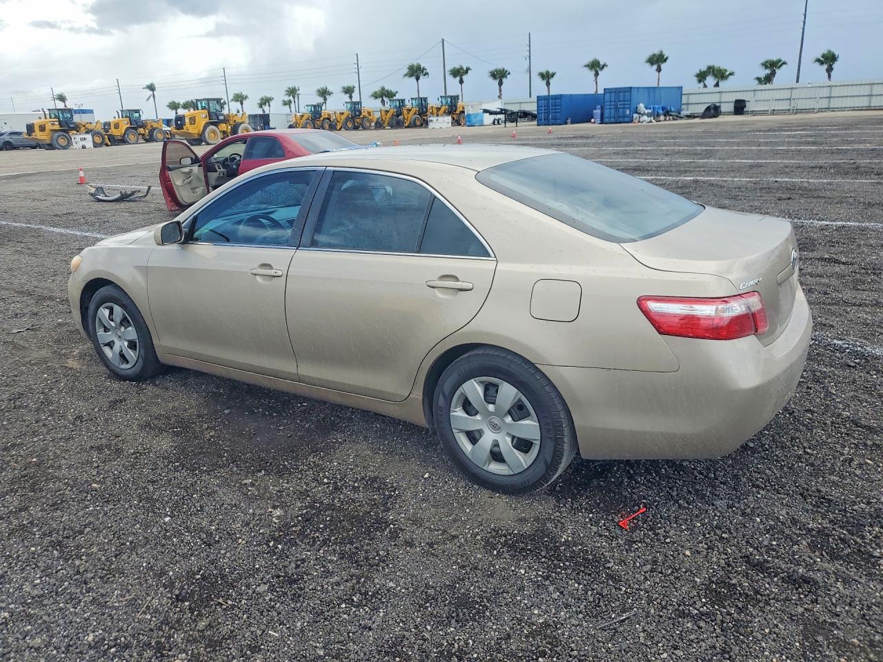 2009 Toyota Camry Le - Image 2