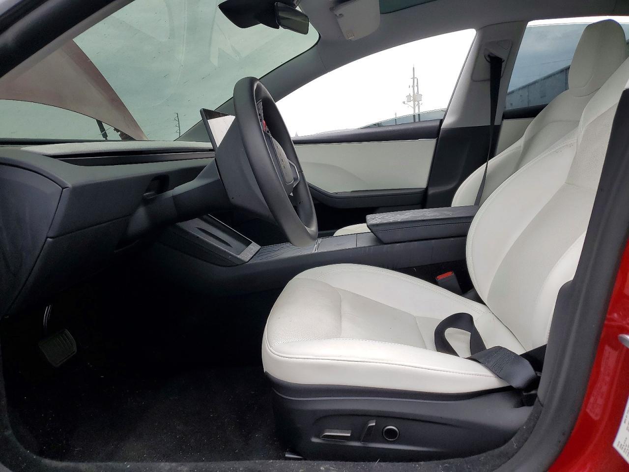 2025 Tesla Model 3 - Image 7