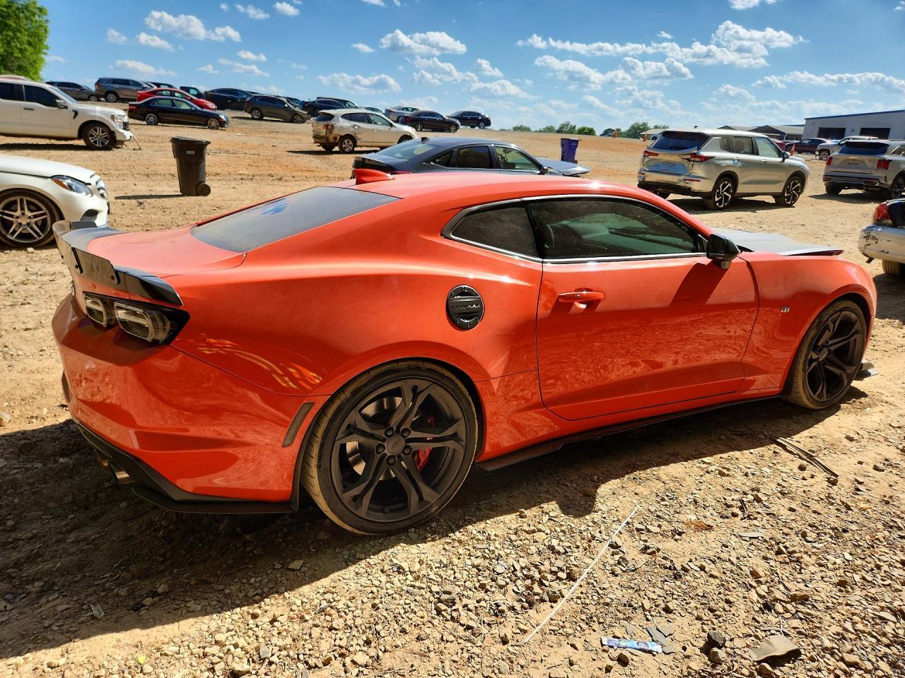 2019 Chevrolet Camaro - Фото 3
