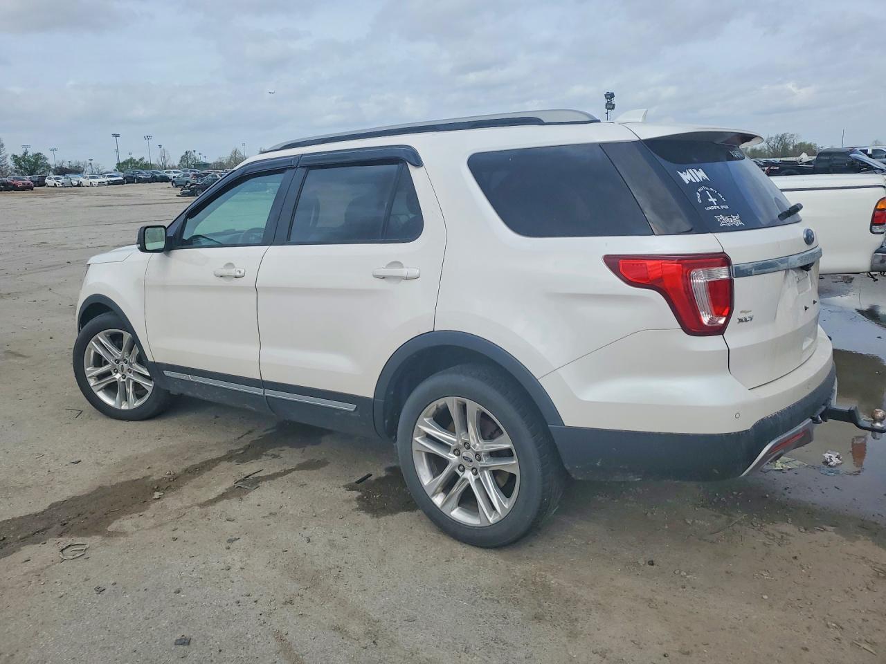 2017 Ford Explorer Xlt - Фото 2