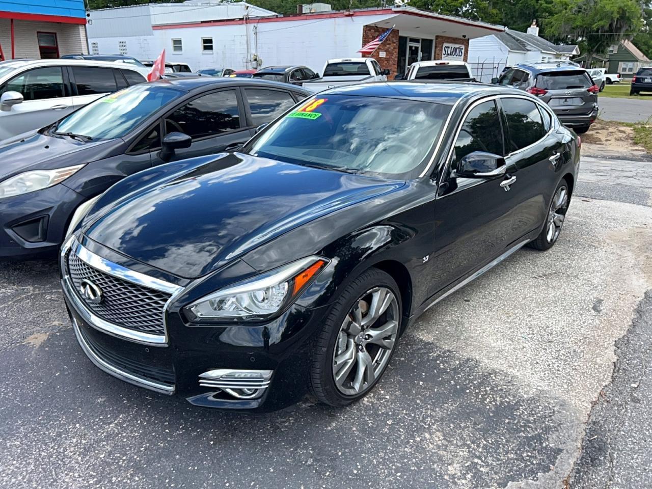 2018 Infiniti Q70L 3.7 Luxe - Image 2
