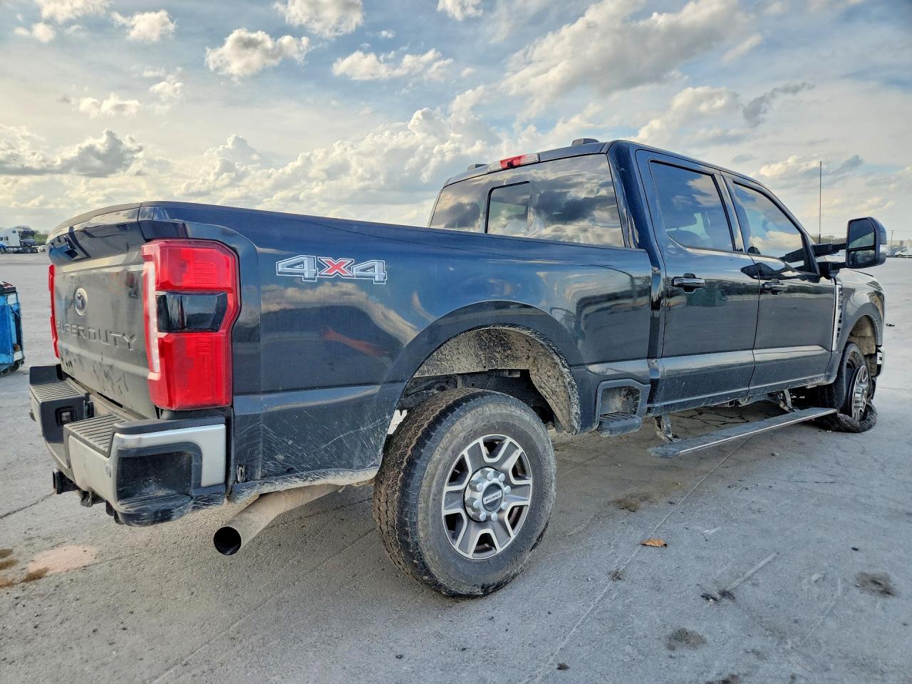 2024 Ford F250 Super Duty - Фото 3