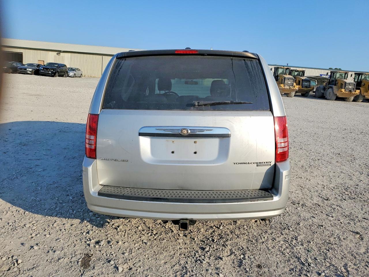 2010 Chrysler Town & Country Touring - Фото 6