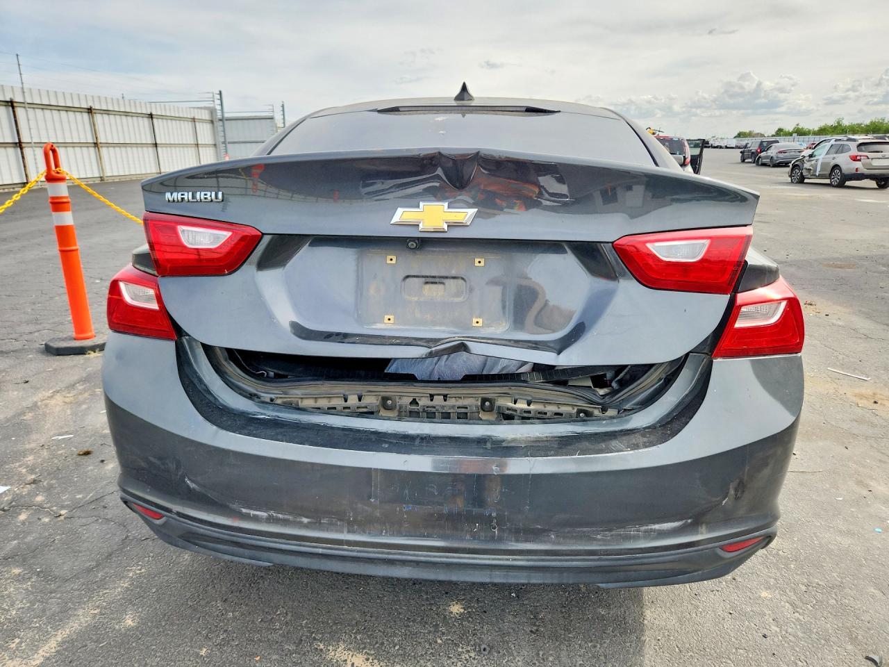 2017 Chevrolet Malibu Ls - Фото 6