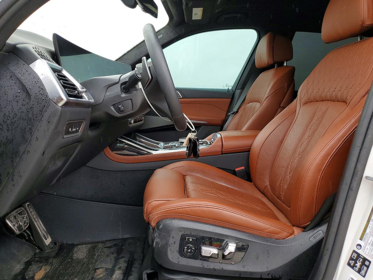 2025 BMW X7 M60I - Фото 7