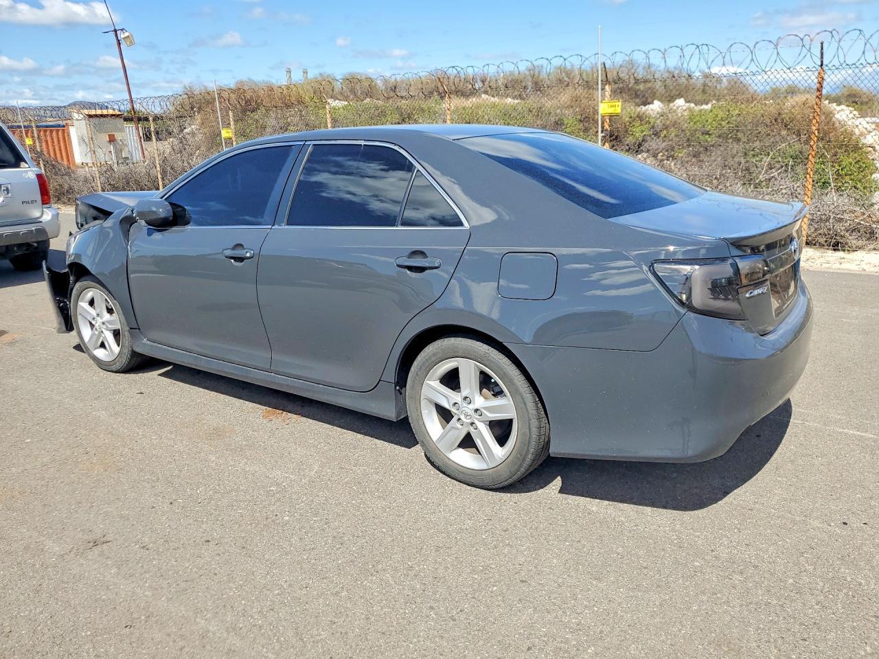 2013 Toyota Camry Se - Фото 2
