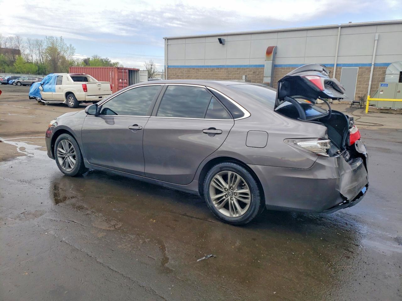 2017 Toyota Camry Se - Фото 2