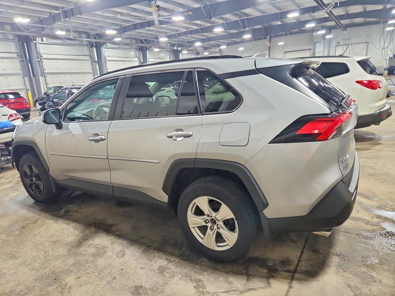 2021 Toyota Rav4 Xle - Фото 2