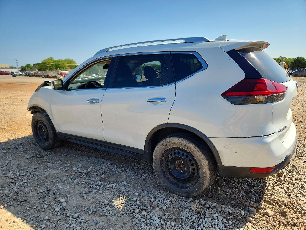 2020 Nissan Rogue Sv - Image 2
